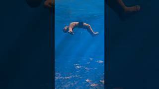 How dead bodies float on water