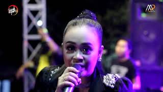 Download lagu Riza marcela Mundur alon alon GANK KUMPO live wringin pitu jombang mp3