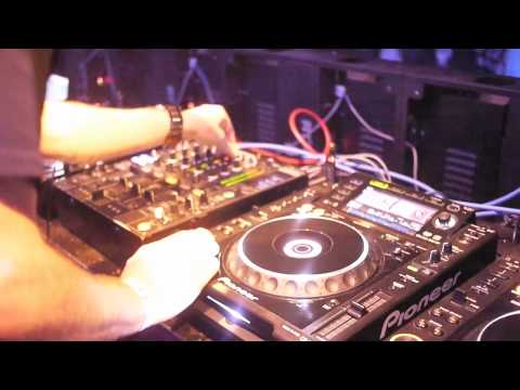 Ricky Stone at Korea's Ellui Rocking the crowd June 02 2012