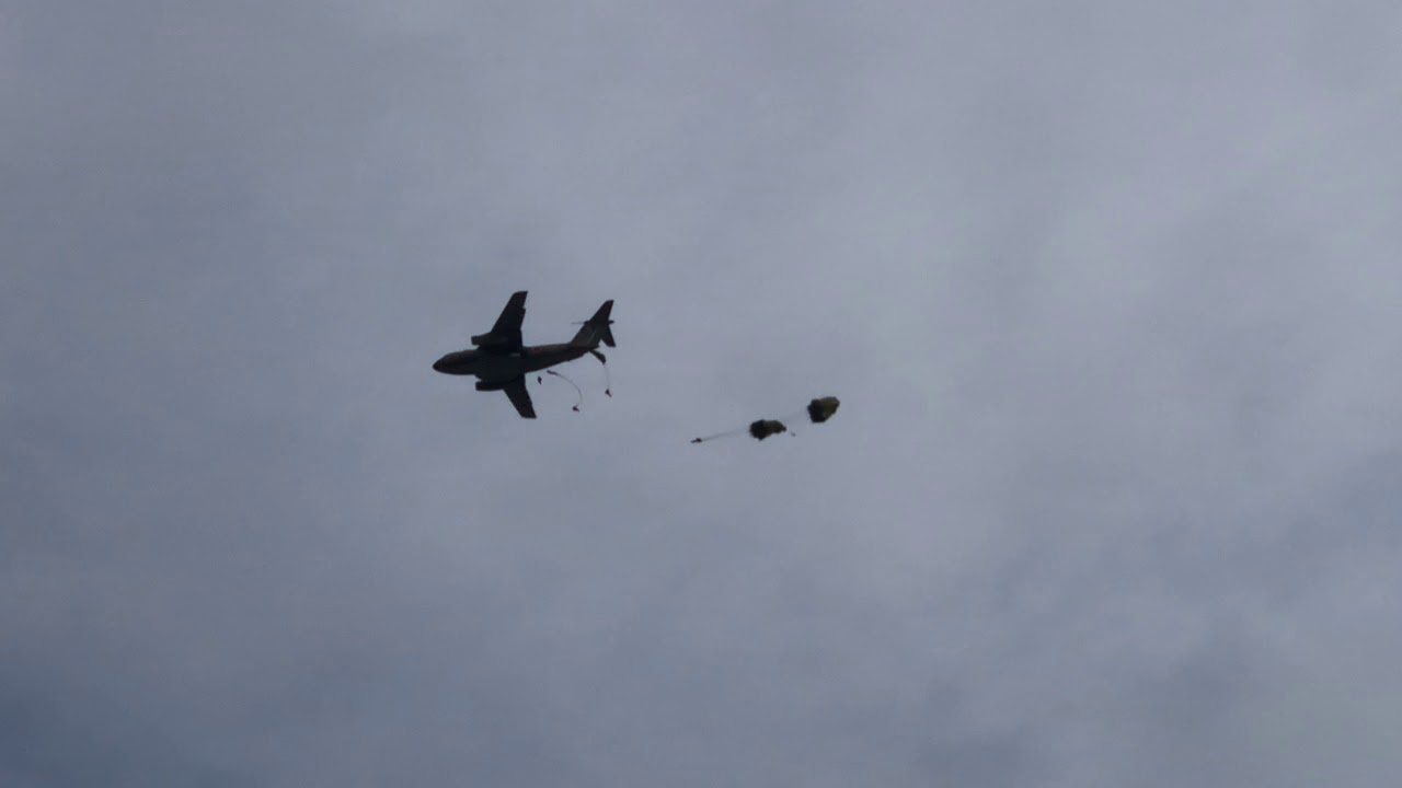 入間航空祭　空挺降下