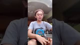 Download lagu Bagi cewek suka melihara ayam jago mp3