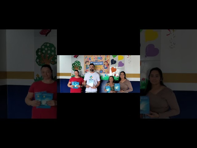 Entrega do livro físico, manual do usuário do Vianópolis Digital.