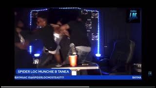 Munchie B tries to break up fight #munchieB #spiderloc #blackbox #podcast #rennieloc #teana #fight