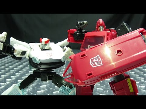 Earthrise Deluxe IRONHIDE & PROWL: EmGo's Transformers Reviews N' Stuff