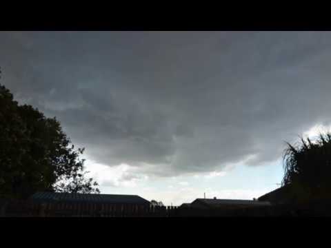 雷と雹の嵐 2019年10月11日 サニーバンクヒルズ - ブリスベン クイーンズランド州 オーストラリア 狂気の天気 (Thunder and hailstorm 11 October 2019 Sunnybank Hills - Brisbane Queensland Australia Crazy Weather)