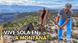 Vive SOLA en lo más profundo de la MONTAÑA, la Abuelita que CORTA LEÑA