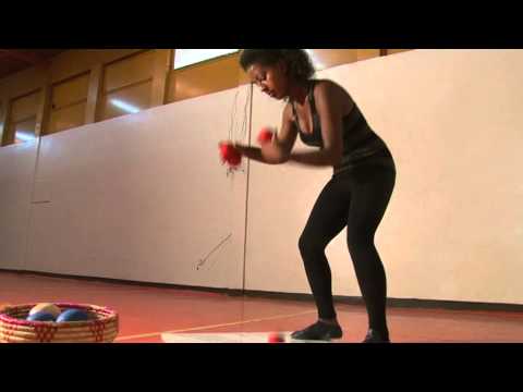 Tersit bounce juggling 🤹🏽‍♀️