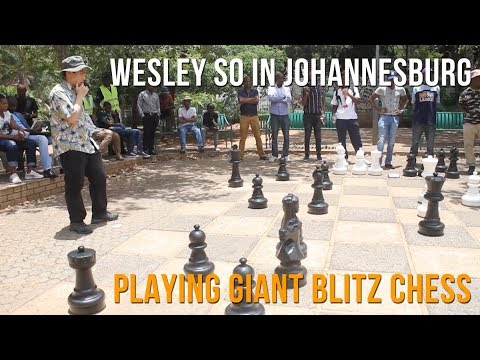 wesley-so-playing-giant-blitz-chess-in-johannesburg