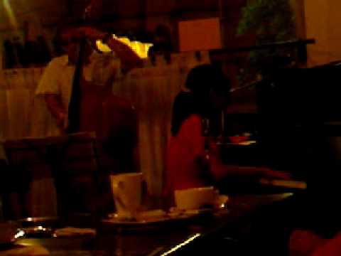 Francesca Prihasti Trio @ Au Lait Cafe Jakarta performs Move by Denzil Best