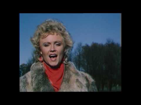 Anne Veski lauluväljakul 1986 koos Valeri Leontjevi, Irina Ponarovskaja, Juri Antonovi jt