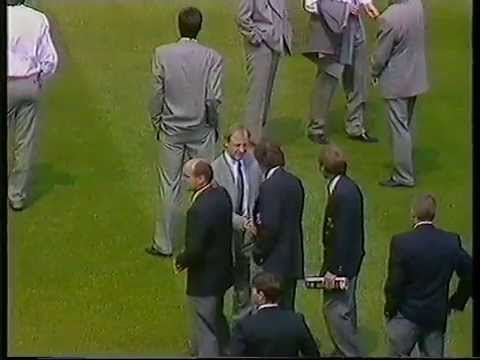 EVERTON FC INSPECT THE WEMBLEY PITCH PRIOR TO THE 1989 FA CUP FINAL