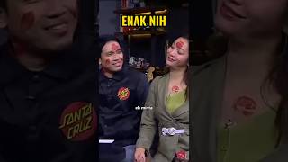 Download lagu HESTI UDAH PASRAH DICIUM, SAMA DESTA CUMA DILIATIN AJA #tonightshow #shorts mp3
