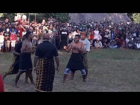 TINJU ADAT PALING SERU !!  Hoga Kotakeo vs Roga Redu