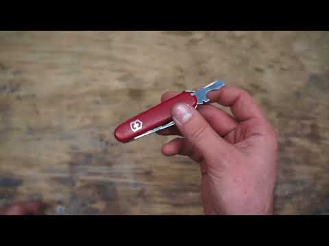 Should you carry a SAK? Victorinox Recruit