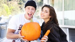 PUMPKIN CARVING WITH AMELIE
