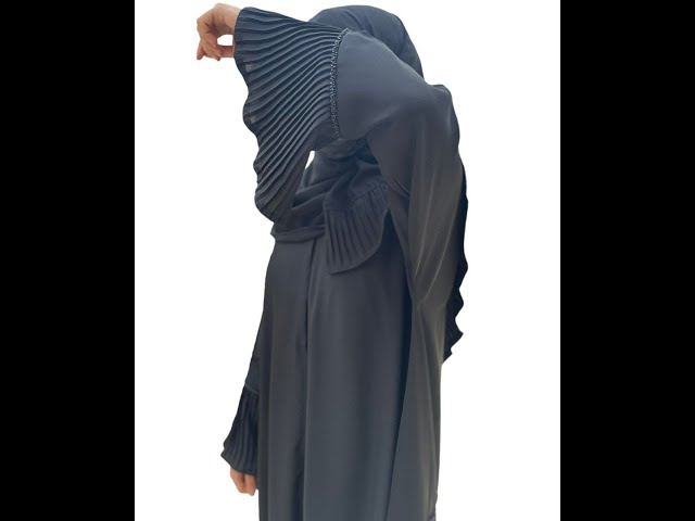 عباية سوداء بتصميم كسرات صغيرة