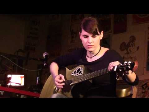 5/16 Kaki King - Tour Banter + Playing With Pink Noise (Acoustic) (HD)
