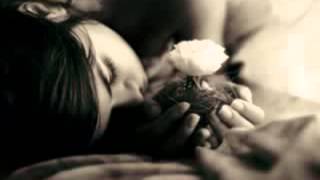 xatzigiannis-mi me koitas with english lyrics