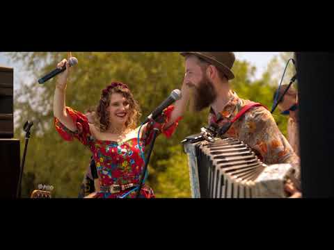 Bella Ciao, Kalashnikov, Gas Gas - Ecaterine & Dimitri Band (Colaj Gypsy)