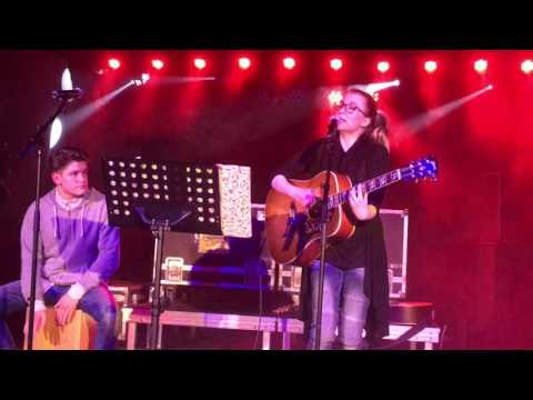 Helene Nissen mit Support Bruder Kjell Nissen mit ESC-Song "Wildfire" in Ascheberg am 18.02.2017