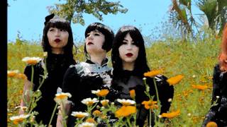 &quot;There is a light that it never goes out&quot; - Dum Dum Girls (live)