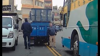 違規快! 報應也快! 警察杯杯到場更快! 可憐的公車司機
