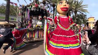 Disney Viva Navidad! StreeParty