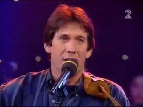 עוזי חיטמן   בארץ הזאת, Uzi Hitman   Ba'aretz Ha'zot