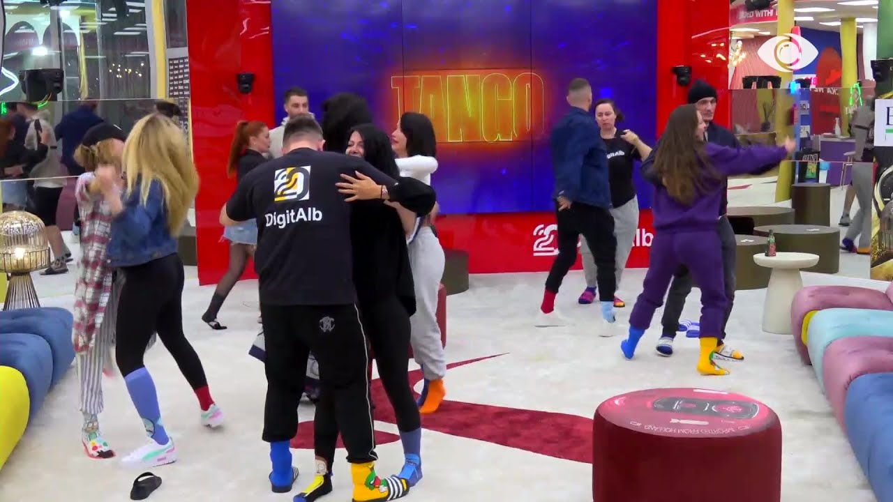 Vazhdon sfida, një tango ndryshe nga banorët nën ritmet e “Këngës së krushqve”