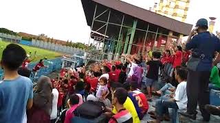 Download lagu Aksi k-conk mania tribun red squad yang loyalitas kepada perseba bangkalan di liga 3 th 2018 mp3