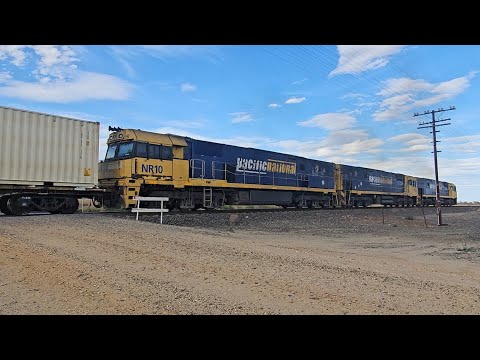 2PM6 PN up "Linfox Express #2" (NRs 120, 5, 10, 71P), Perth to Melbourne, 1810, 4/12/25, Murtoa VIC 