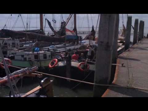 download lagu mp3 mp4 De Aak, download lagu De Aak gratis, unduh video klip De Aak