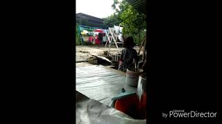 Download lagu Seorang anak kecil berjualan keliling demi kebutuhan untuk sekolah mp3