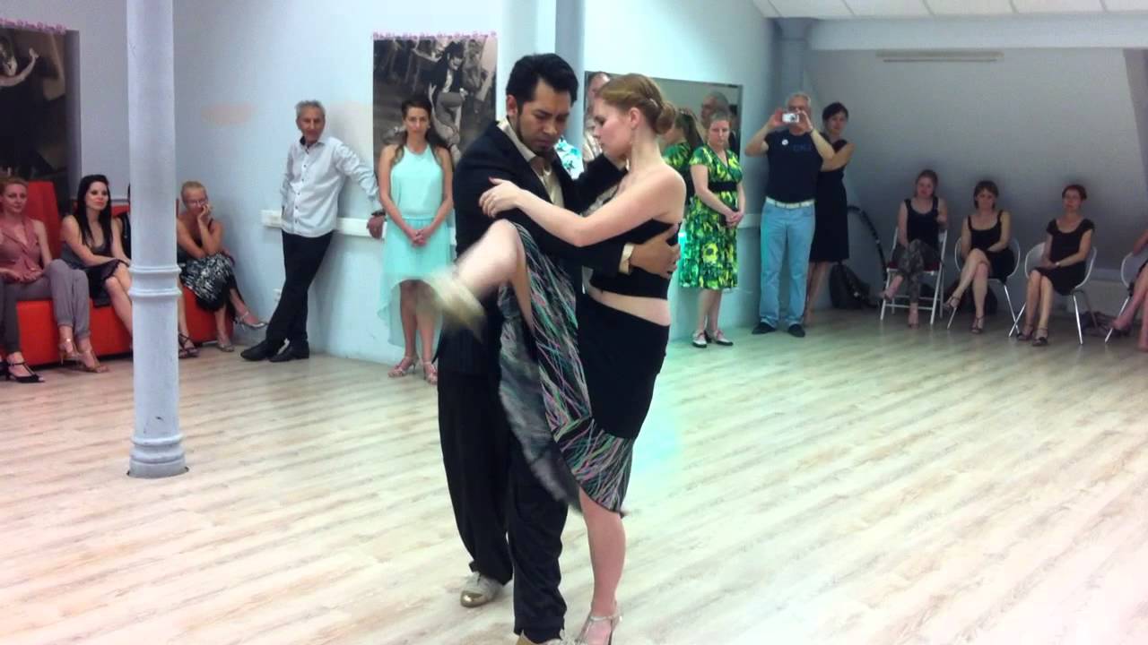 Sara Westin y JuanP Canavire. Milonga in EdissaDNItango.