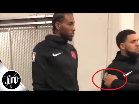 カウィ・レナード、チームメイトの拳をぶつけたことを完全否定「カワヒに迷惑をかけることはできない！」｜theWORLD（ザ・ワールド）｜世界中のサッカーを楽しもう| 拳をぶつけたことを完全に否定している。 (Kawhi Leonard completely denies teammate's fist bump: 'You cannot bother Kawhi!' | The Jump)