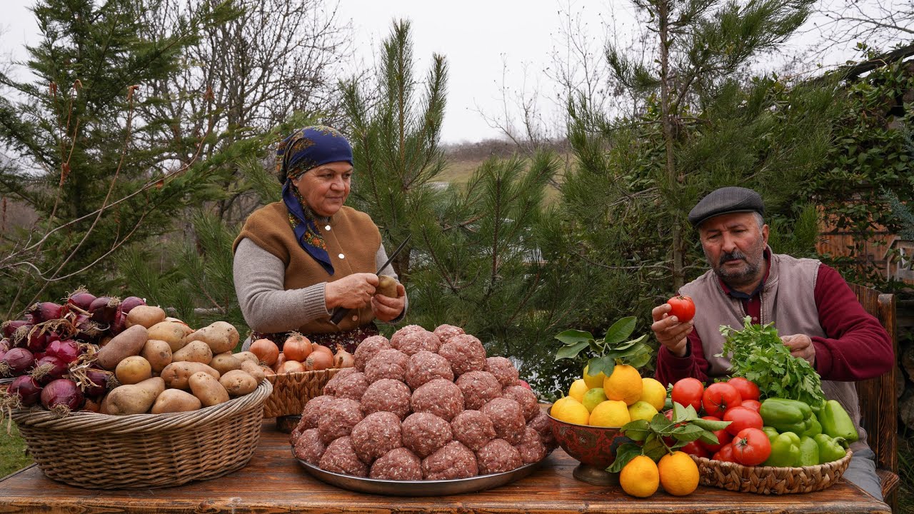 Baking A Village Style Herb And Meat Pie...🌿🔥
