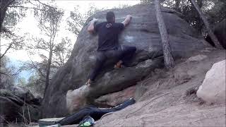 Video thumbnail of Problem 1 (Boulder 2, Clàssic - Dalt), 6b+. Salvanebleau