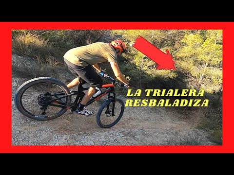 🟡 Como Bajar una TRIALERA MTB  en Bici con firme RESBALADIZO 😱