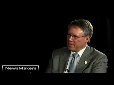 AUS Chancellor Dr. Peter Heath interview in Arabic on NewsMakers