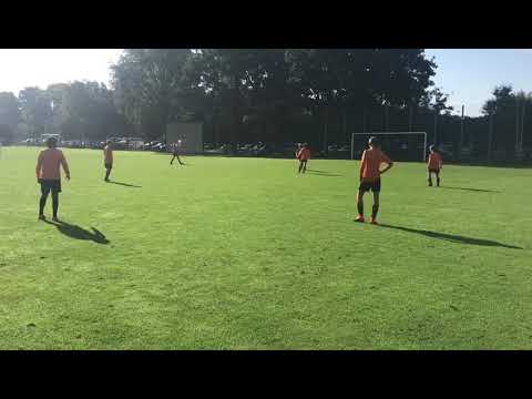 Warming up voor de wedstrijd zaterdag 2 september Kampong - VV de Meern