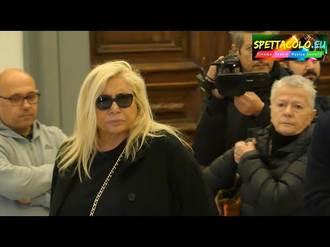 Maurizio Costanzo: Mara Venier affranta alla camera ardente