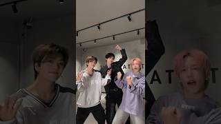 Download lagu APT APT⚡🏠 #BOSS #BOYSTORY #ZIHAO #XINLONG #ZEYU #梓豪 #鑫隆 #泽宇 #APT  #ROSÉ_BRUNO_APT mp3