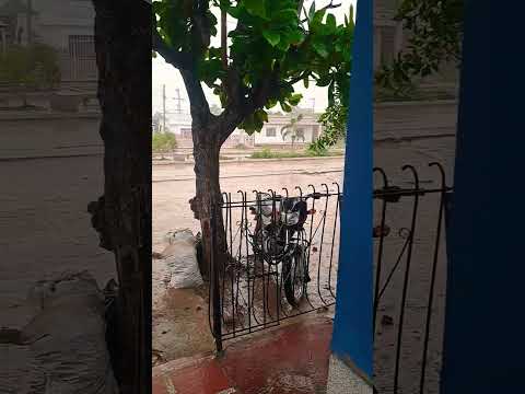 Fuerte aguacero en Zambrano Bolivar...