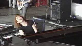 Tori Amos Tear In Your Hand 07 Glastonbury 98