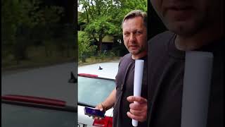 Пожилая немецкая пара больше не может ездить на автомобиле