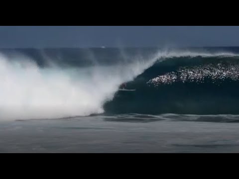 Insane Lohis barrel ride by Tom Lindhorst - full wave - winter surf trip to the Maldives July 2019