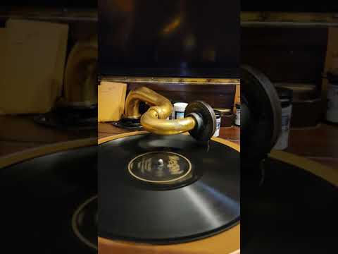 Roll 'Em Girls - (Ernest Hare) Lou Gold & his Band  Regal Records #9949 1925