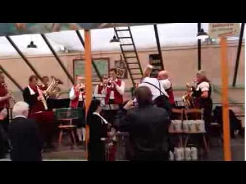 Tanzlmusik Jettingen: O'zapft is!