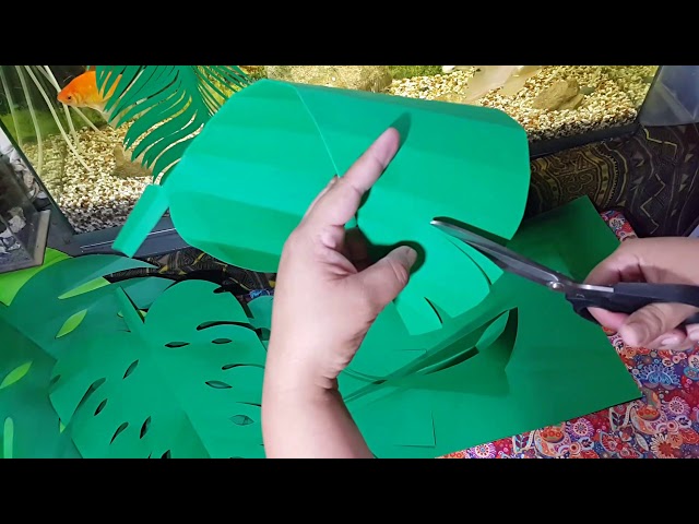 Vídeo relacionado con Hojas tropicales artificiales, decoración de fiesta, hojas de palma, decoración de fiesta, hojas de monstera, parque jurásico, luau, safari, decoración de fiesta, hojas de selva para decoración de