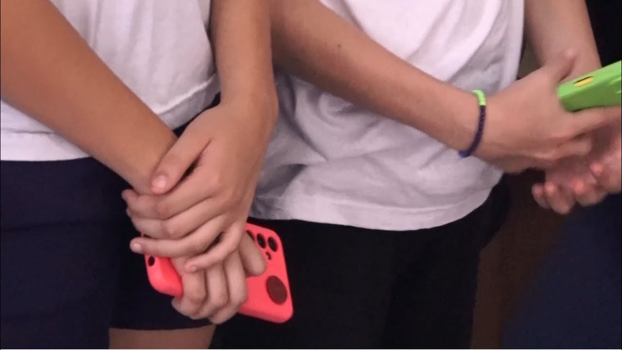 🎥 Documentário - O uso do celular nas escolas